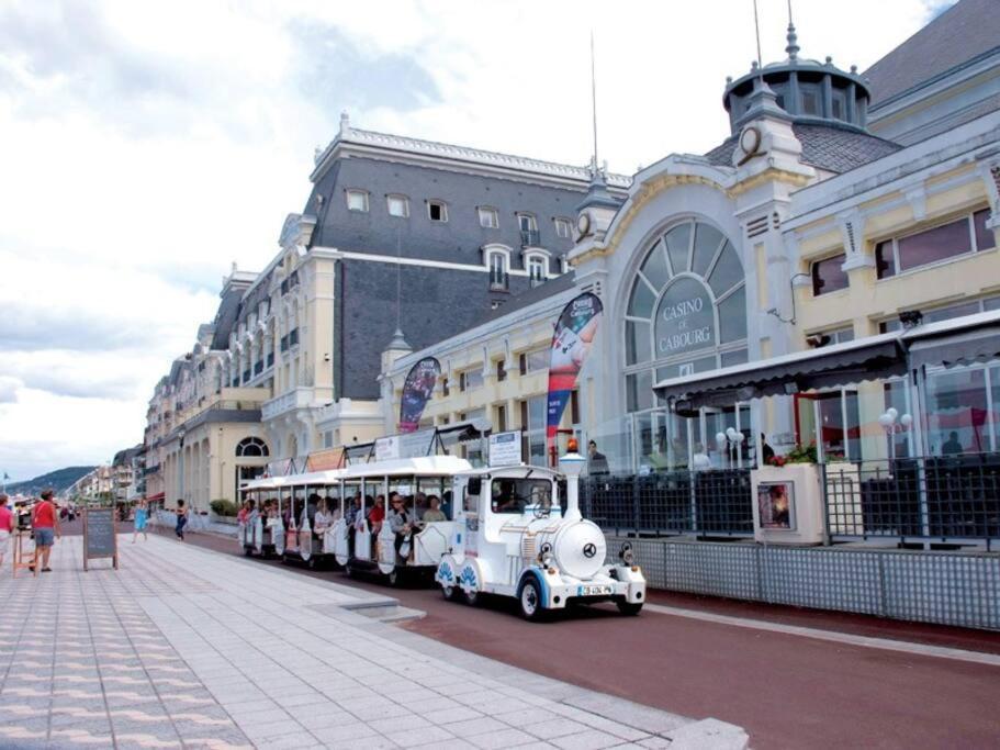 Cabourg, Appartement T2 Acces Direct Mer Luaran gambar